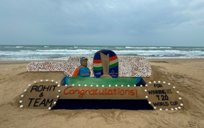  Sand artist Sudarsan Pattnaik congratulates Team India