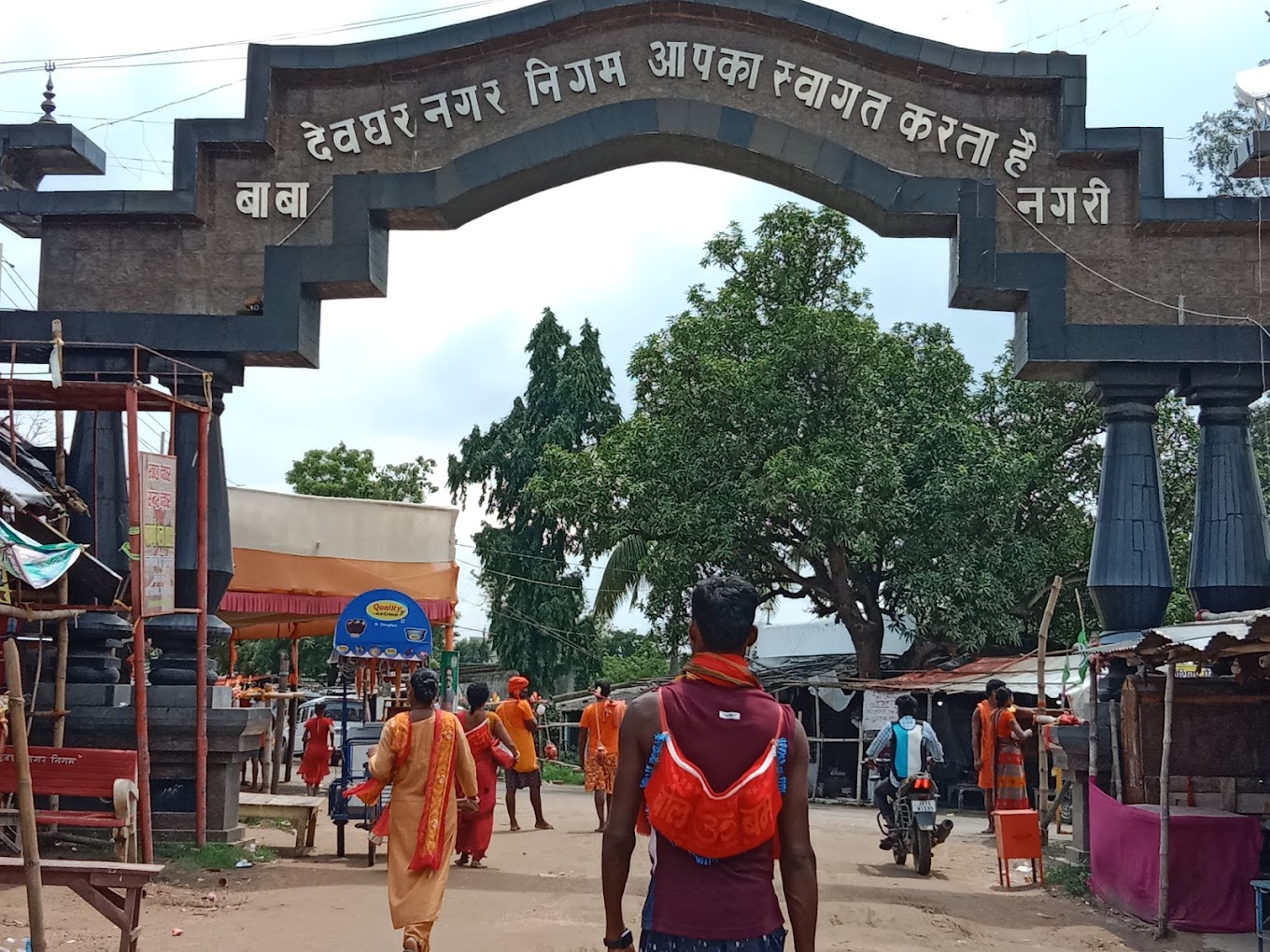  Devotees Throng Shiva Temples on Second Monday of Sawan, Water Offerings Made in Deoghar’s Baba Temple