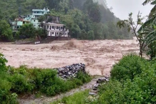  “IMD Issues Red Alert for Heavy Rainfall in Uttarakhand, North-East India; Warns of Extremely Heavy Rainfall in West Bengal, Odisha