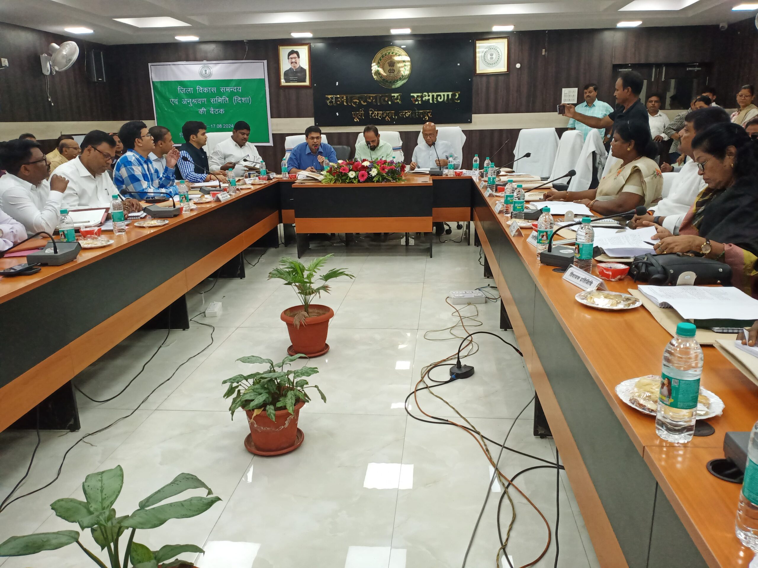  Disha Meeting Held in Jamshedpur, MP Vidyut Varan Mahto Stresses on Inter-Departmental Coordination