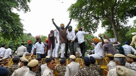  Sikh Protests Erupt Against Rahul Gandhi in New Delhi