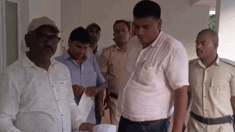 Cooperative Officer Caught Red-Handed Taking Bribe