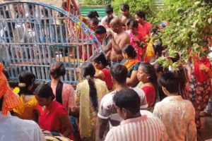 In Sheikhpura, Bihar, the ancient Dal Kuan well is buzzing with devotees fetching pure water for Chhath Puja's Lohanda prasad. A timeless tradition drawing huge crowds!