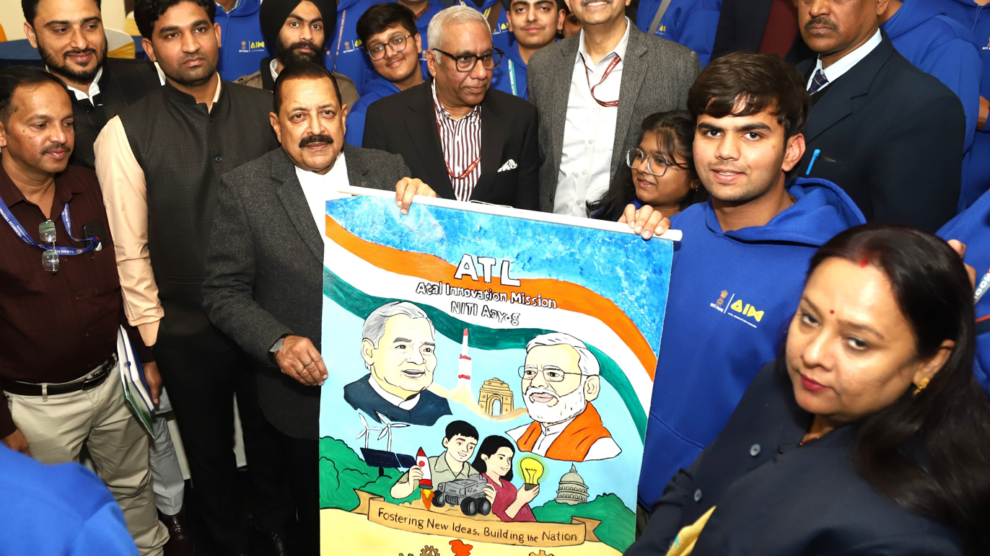 Dr. Jitendra Singh Sparks Ideas with Young ATL Students Before Republic Day