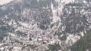 Heavy Snow Hits Kashmir Hard: Thousands Stranded on Jammu-Srinagar Highway