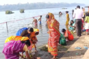 Despite freezing temperatures and biting winds, thousands gathered at the ghats from early morning to take sacred baths, offer prayers, and donate for prosperity – a perfect blend of devotion and safety arrangements.