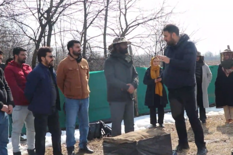 Big Win for Honey Farmers: Winter Bee Keeping Succeeds in Pulwama