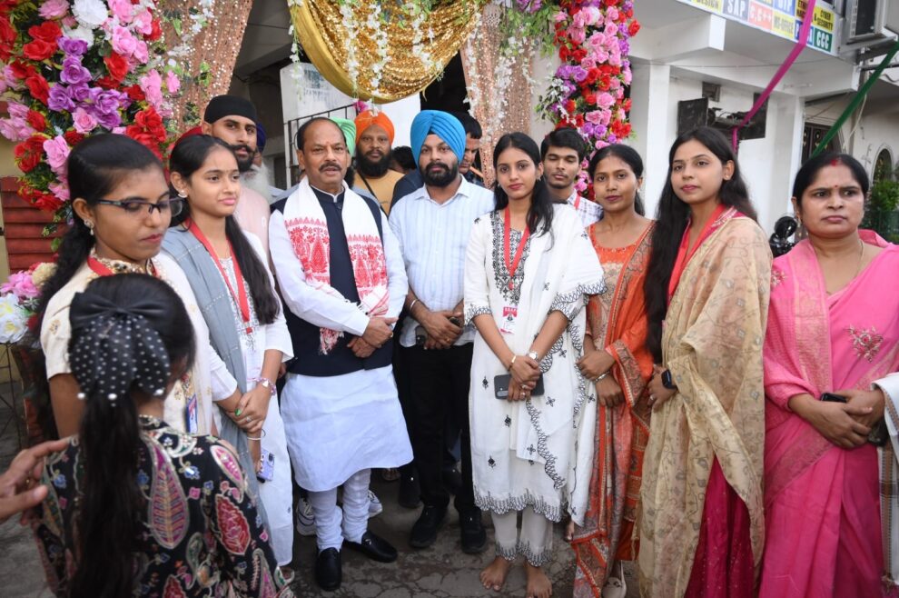 Former Jharkhand CM Raghubar Das inaugurates the upgraded facility aimed at equipping students with advanced digital skills.