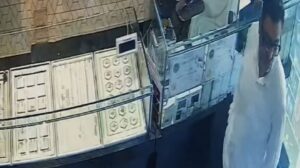 Two tricksters distracted a jeweler at Krishna Jewellers in Bistupur and vanished with the gold. The police are now investigating the CCTV footage.